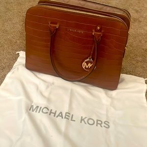 Michael Kors Bag lightly used. Selling because I don’t use any of my purses.